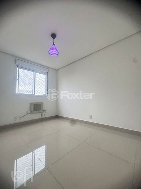 Image 17 - 875827