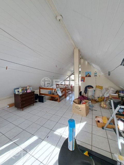 Image 11 - 875861