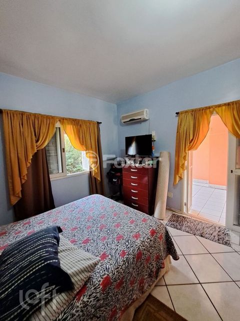 Image 4 - 875861