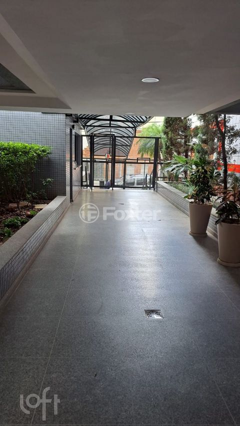 Image 10 - 875883
