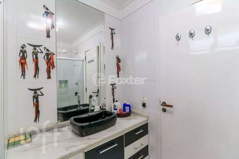 Image 8 - 875884