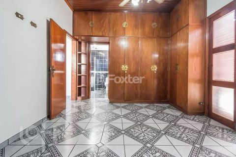 Image 11 - 875885
