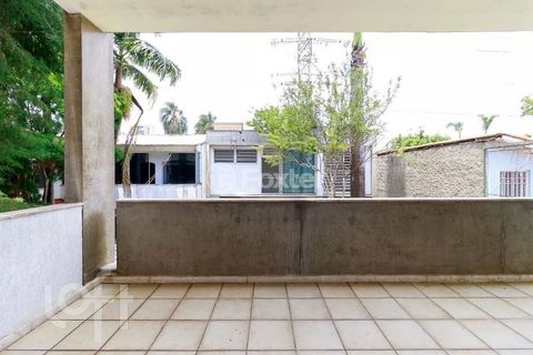 Image 7 - 875886