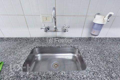 Image 9 - 875889