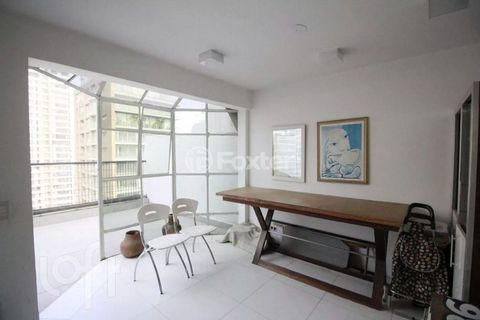 Image 17 - 875892