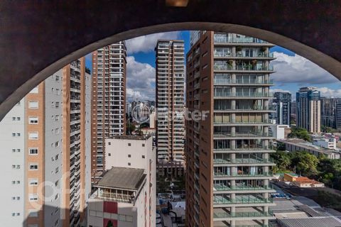 Image 13 - 875892