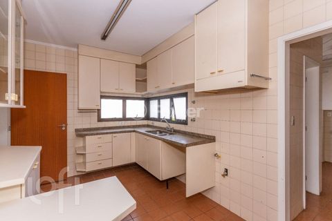 Image 9 - 875897