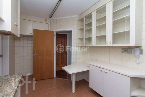 Image 4 - 875897