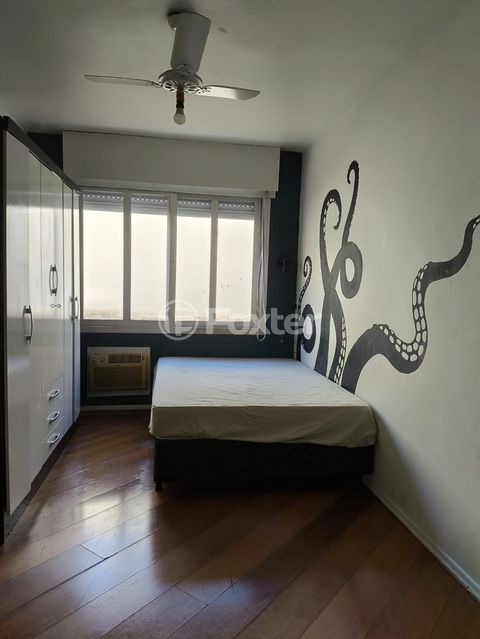 Image 7 - 875900