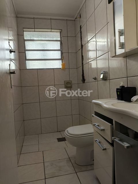 Image 9 - 875900
