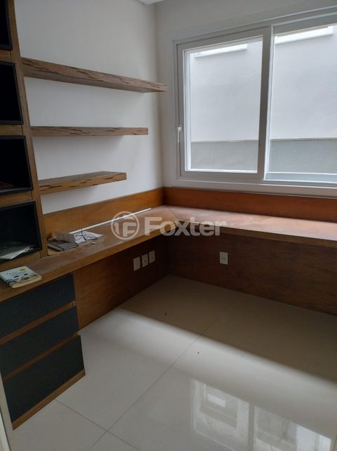 Image 6 - 875909