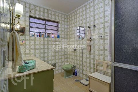 Image 17 - 875944