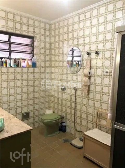 Image 18 - 875944