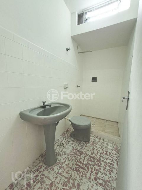 Image 9 - 875968
