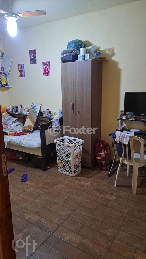 Image 4 - 875977