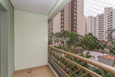 Image 4 - 875982