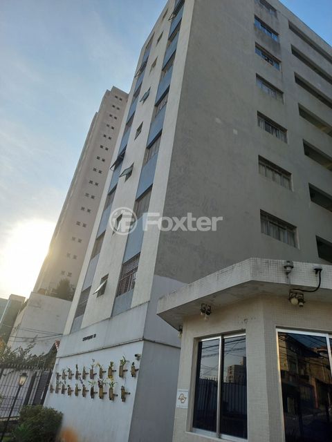 Image 10 - 875983