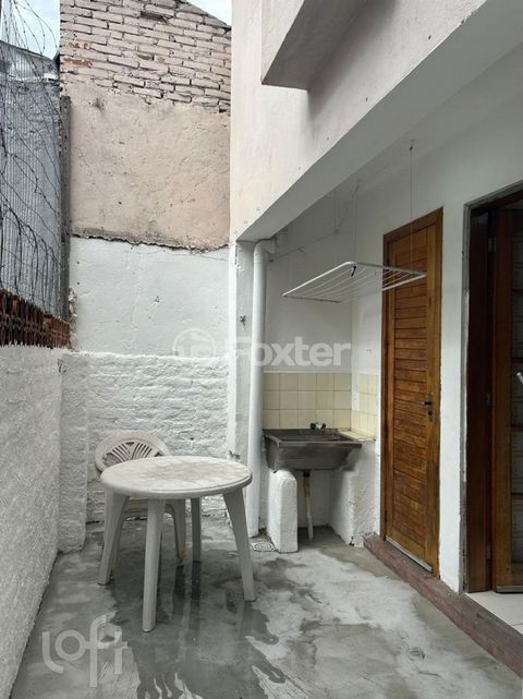 Image 6 - 875994