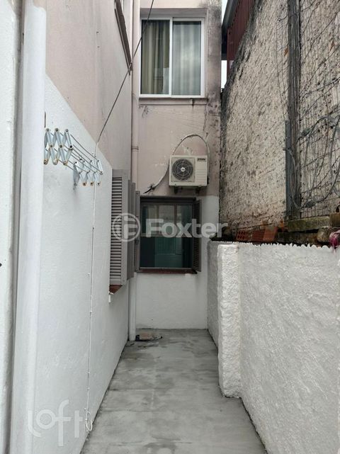 Image 7 - 875994