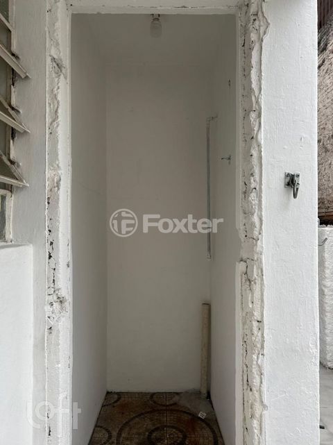 Image 8 - 875994