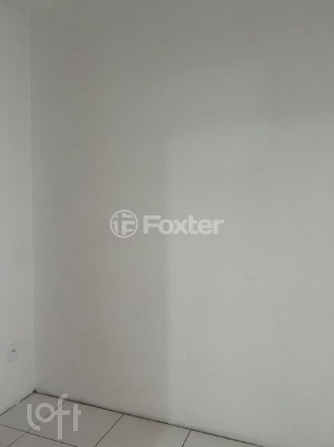 Image 10 - 875994