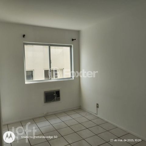 Image 7 - 875995