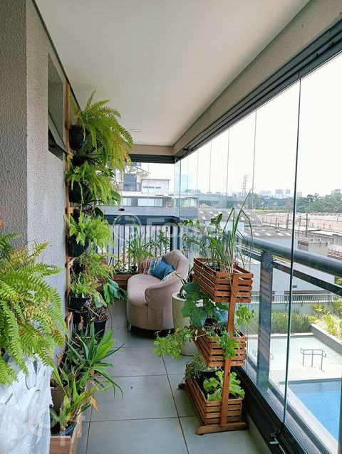 Image 4 - 876022