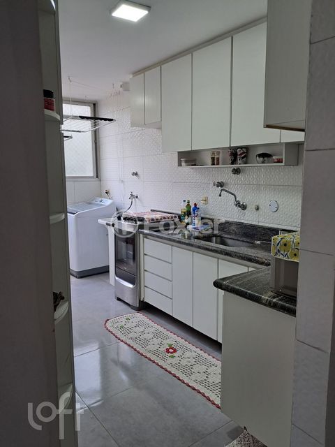 Image 3 - 876037