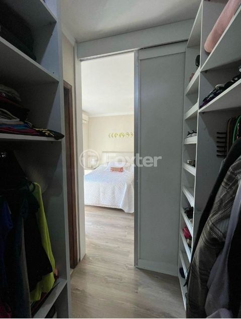 Image 7 - 876040