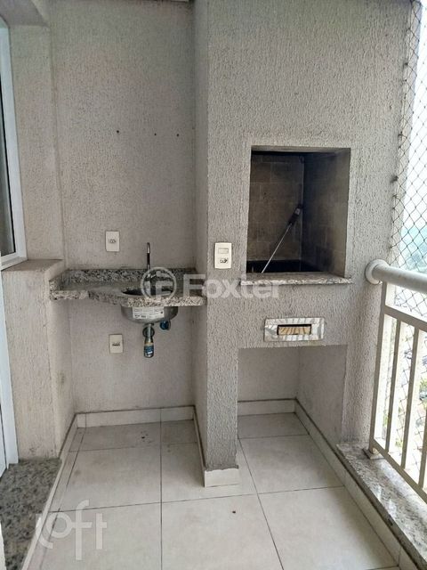 Image 10 - 876057