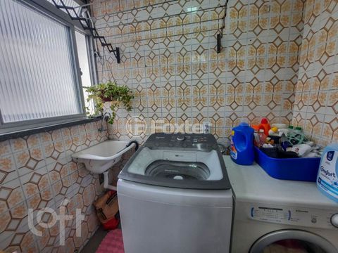 Image 9 - 876068