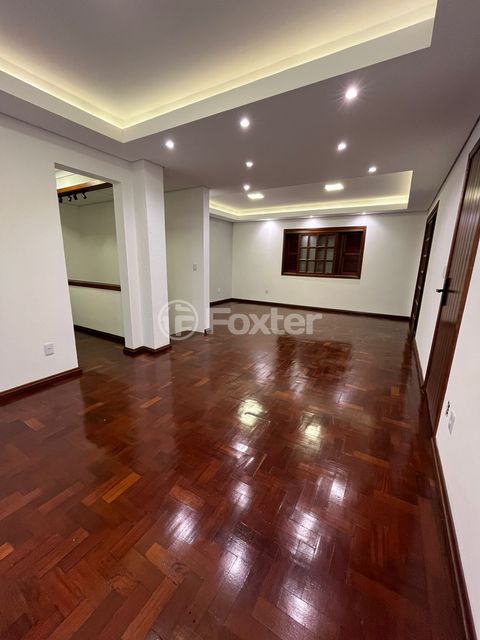 Image 10 - 876083