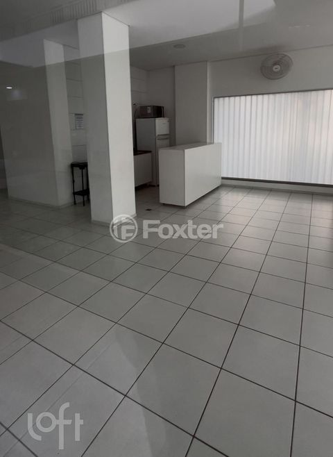 Image 11 - 876086
