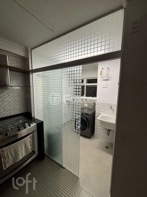 Image 3 - 876105