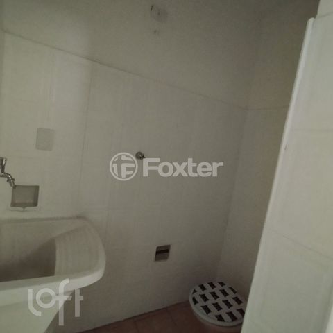 Image 7 - 876110
