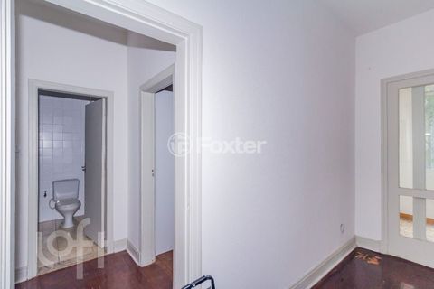 Image 7 - 876110