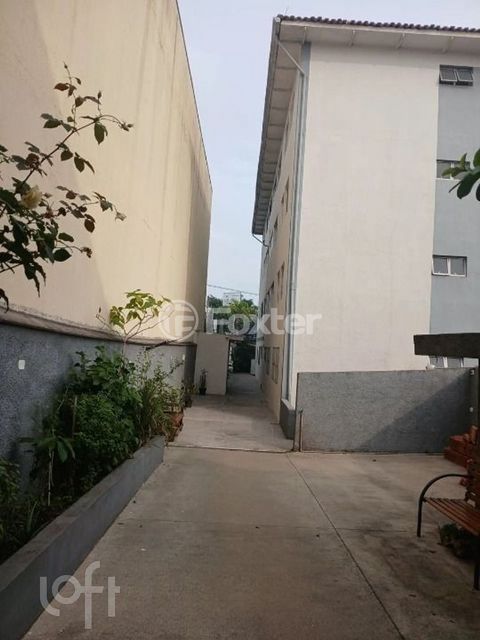 Image 8 - 876120