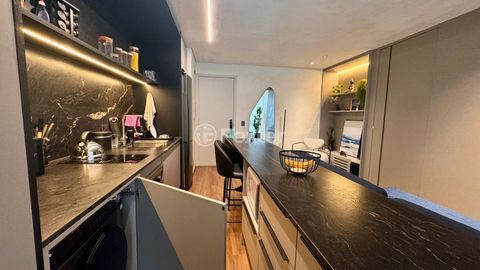 Image 18 - 876131