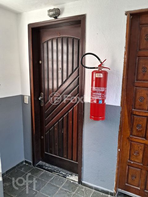 Image 8 - 876182