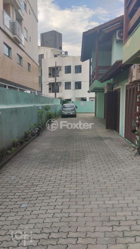 Image 5 - 876185