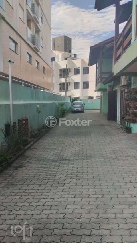 Image 3 - 876185