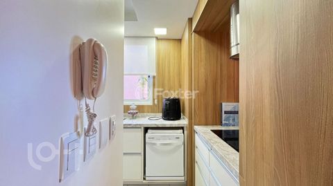 Image 8 - 876203
