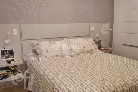 Image 10 - 876222