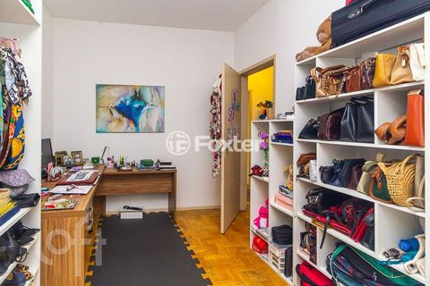 Image 8 - 876223