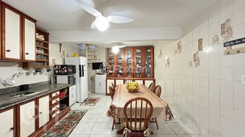 Image 18 - 876229