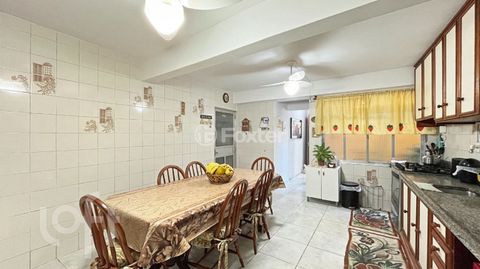 Image 17 - 876229