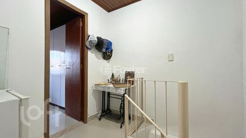 Image 12 - 876229