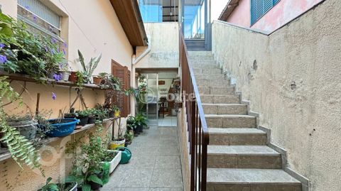 Image 1 - 876229