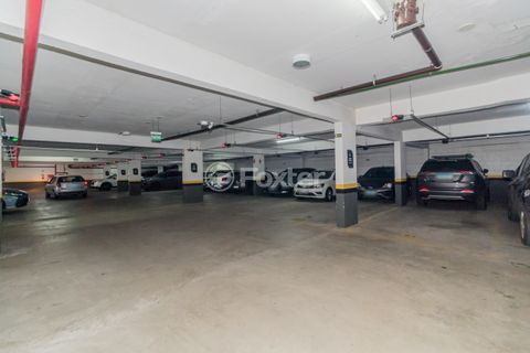 Image 17 - 876300