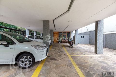 Image 11 - 876307